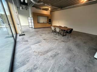 Bedrijfsruimte/kantoor beschikbaar boven magazijn en burelen van EWT (elektricien). De ruimte bevindt zich op de eerste verdieping en is ideaal...