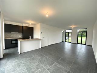 Instapklare nieuwbouwwoning met moderne afwerking en een uitstekende ligging nabij het centrum van Herselt, op wandelafstand van winkels en...