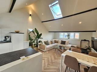 Instapklaar appartement met 1 slaapkamer. Dit appartement is gelegen op de derde verdieping van een voormalig herenhuis en is zeer centraal gelegen...