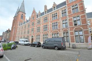 Prachtige assistentiewoning gelegen in het hartje van Dendermonde Deze assistentiewoning is gelegen In  het centrum van Dendermonde aan de Vlasmarkt,...