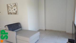 Centraal gelegen in Wommelgem bevindt zich dit volledig gemeubelde en instapklare 1-slaapkamerappartement (eventueel toegankelijk voor rolstoel). Dankzij de centrale ligging geniet u van een vlotte bereikbaarheid en bevinden winkels, openbaar vervoer en andere voorzieningen zich op wandelafstand.<br /><br />Het appartement is volledig ingericht en voorzien van alle nodige meubels en huisraad. U hoeft enkel uw persoonlijke spullen mee te brengen.<br />Het appartement bestaat uit leefruimte, ingerichte keuken, slaapkamer en badkamer.<br /><br />Vaste forfaitaire kosten: € 280/maand, zijnde elec, gas, water, internet <br />Domiciliëring is niet mogelijk.<br /><br />Voor bijkomende inlichtingen of een bezoek ter plaatse kan u ons contacteren op het nummer 014/51.95.00.