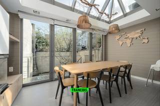 Op wandelafstand van het strand én het bruisende stadscentrum van Oostende, bevindt zich deze ruime en instapklare woning. Dankzij haar ligging in...