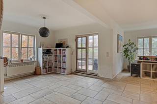 Très grand appartement de 335 m², réparti sur 3 étages, au coeur de Kortenberg, à proximité des supermarchés, des transports publics et des...