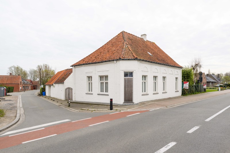 Hoekperceel van 834 m² met karakterwoning en ontwikkelingspotentieel te Olsene (Zulte). - foto 3