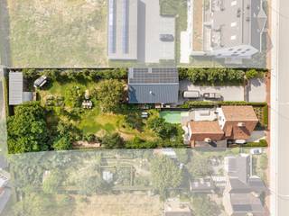 Dit magnifiek afgewerkt charmant landhuis is rustig gelegen, doch vlot bereikbaar, en biedt een prachtige tuin met recente serre, een groot...