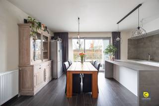 Instapklaar Gelijkvloers Appartement met 2 Slaapkamers, 2 Terrassen en Ondergrondse Autostaanplaats ( € 25.000) in het centrum van AartselaarDit...