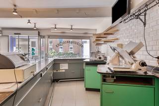Ruim handelsgelijkvloers op centrale locatie.Indeling:In het hart van Deurne bevindt zich deze handelszaak, bestaande uit twee delen. Momenteel wordt...