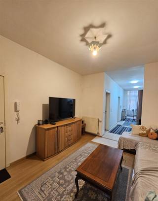 Woning ingedeeld in 3 appartementen De woning is zeer centraal gelegen vlakbij Bouckenborgpark en op wandelafstand van openbaar vervoer, winkels en...