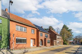 Te renoveren woning met prachtig zicht op de tuin!In de gezellige Hofstraat, midden in het centrum van Dessel, bevindt zich deze te renoveren woning...
