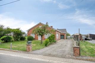 Te renoveren vrijstaande woning of bouwgrond op 1437 m² gelegen in het landelijke Meigem.De woning werd in 1965 gebouwd en bevindt zich volledig op...