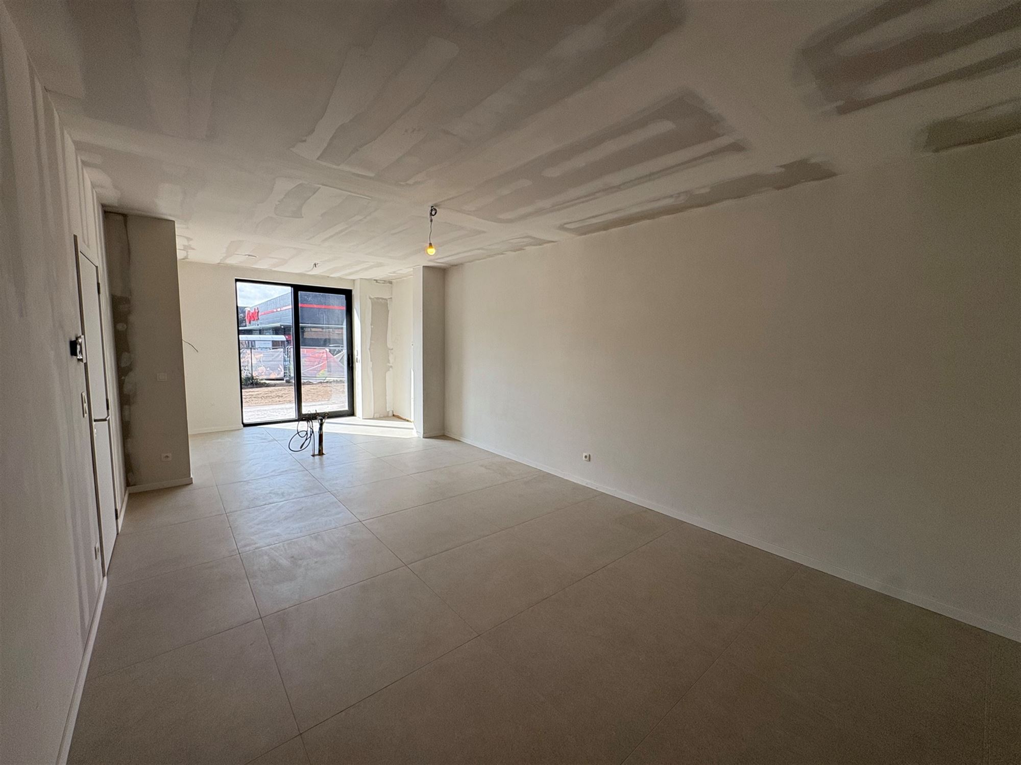 Nieuwbouwappartement met 1 slaapkamer en extra grote tuin. - foto 5