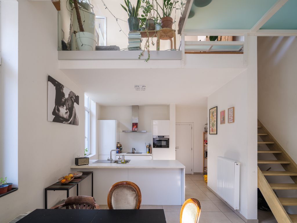 Hoekwoning met aangenaam volumespel, 3 slaapkamers, aparte fietsenberging en twee zongerichte terrassen, gelegen in de omgeving van Portus Ganda. - photo 1