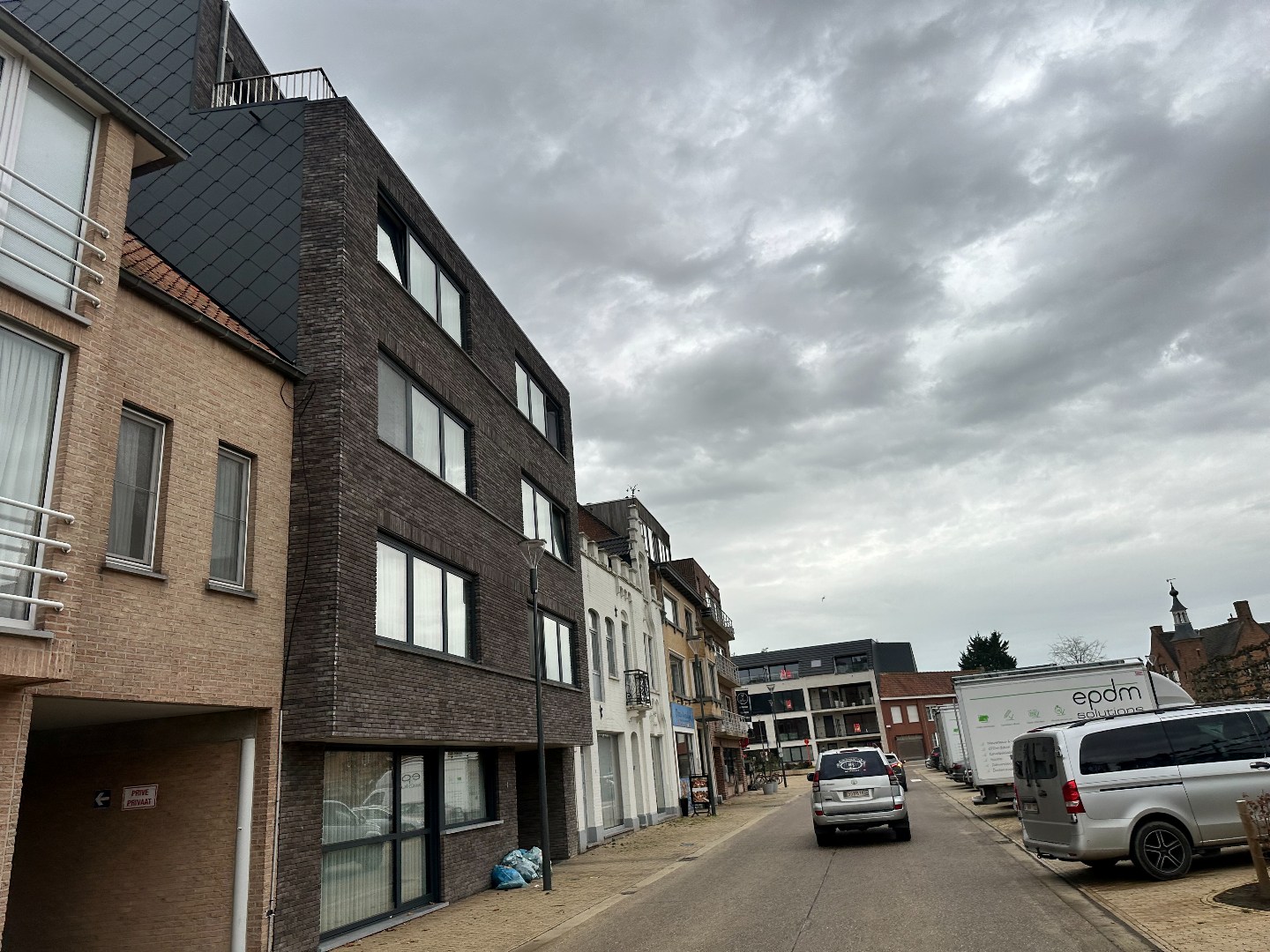 Nieuwbouwappartement met 2 slaapkamers op de Markt in Houthulst - foto 1