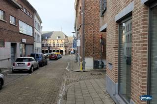 Dit handelspand ligt pal in het centrum van Borgloon, een stad met een historisch karakter en een groeiend toeristisch potentieel. Het gebouw...