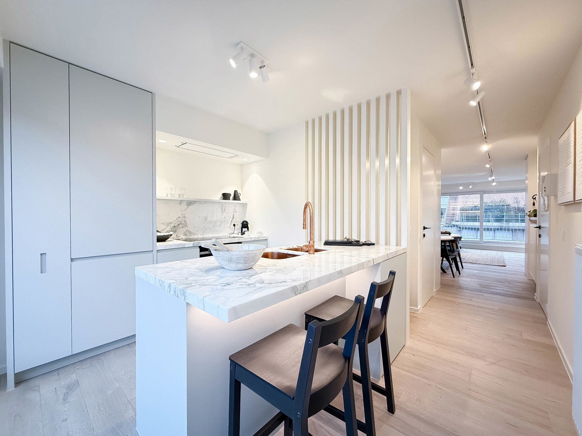 Stijlvol gerenoveerd duplex-appartement met 2 zonneterrassen - foto 2