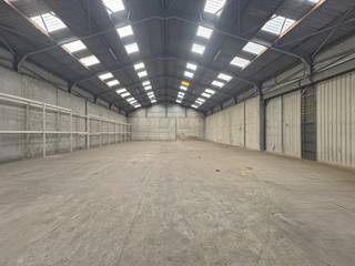 Op zoek naar een functioneel magazijn op een strategische locatie? Dit magazijn in Waarschoot combineert een royale oppervlakte met...