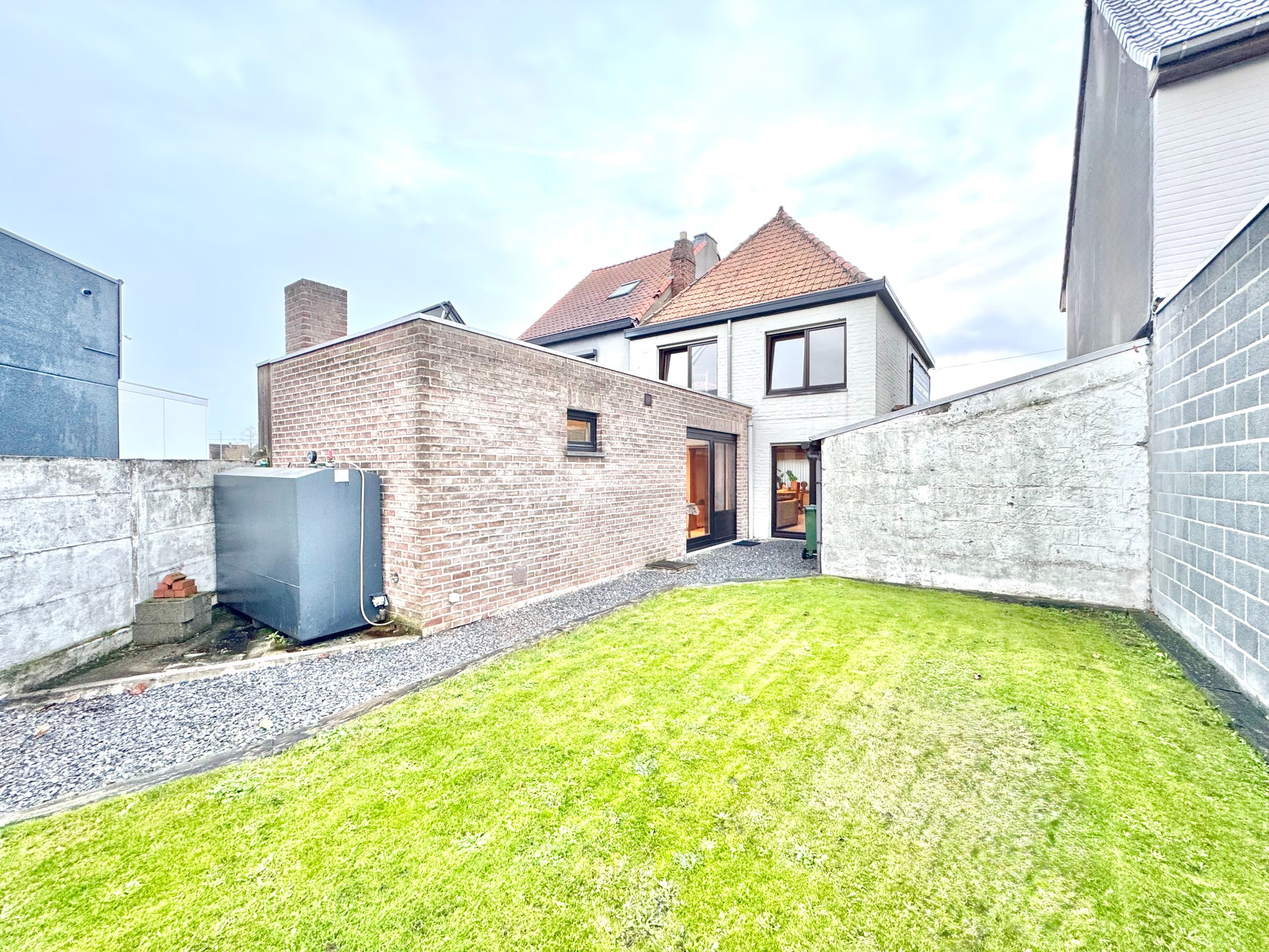 WONING MET TUIN & GARAGE OP 240 M² - foto 2