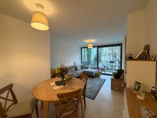 Dit appartement is gelegen in de nabijheid van de KBC toren van Gent, met uitstekende verbinding naar de E40 en E17 en vele...