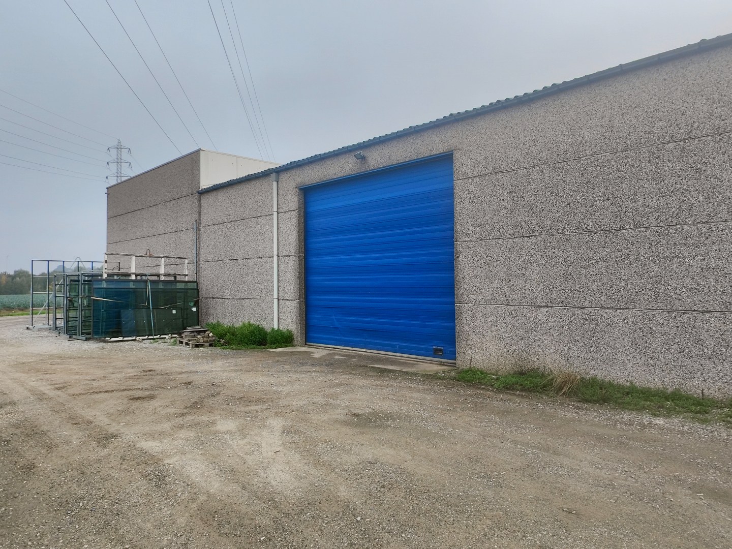 Geïsoleerde loods van 385m² met sectionaalpoort - foto 5