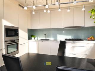 <p><span>Te huur gelijkvloerse woning met 2 slaapkamers en tuin in het centrum van Kalmthout</span><span><br /><br />Bent u op zoek naar een instapklare woning op een uitstekende locatie? Deze charmante en verzorgde woning is centraal gelegen in Kalmthout, op wandel- en fietsafstand van openbaar vervoer, winkels, scholen en met een vlotte verbinding naar de belangrijkste invalswegen.<br /><br />De woning beschikt over twee ruime slaapkamers, een volledig vernieuwde en ingerichte keuken en een stijlvolle badkamer met zowel een inloopdouche als een ligbad. Daarnaast is er een aparte berging, een gastentoilet en een ruime kelder die extra opbergruimte biedt.<br /><br />Buiten geniet u van een mooie, aangename tuin waar u in alle rust kunt ontspannen.<br /><br />Extra troeven:<br /><br />- Centrale ligging in Kalmthout<br />- Nabij openbaar vervoer, winkels, scholen en hoofdwegen<br />- EPC-score C (249 kWh/m²/jaar)<br />- Instapklaar<br />- Ramen voorzijde voorzien van rolluiken en drie dubbel glas <br />- Fietsenstalling met poortje <br />- Pelletkachel<br /><br />Deze woning is ideaal voor een gezin of koppel en is geschikt voor maximaal 3 bewoners.<br /><br />Interesse? Neem gerust contact op voor meer informatie of een bezoek.</span></p>