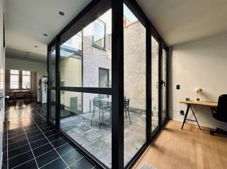 Altijd al gedroomd van een woning omringd door groen, maar toch op wandelafstand van het centrum? Lees dan zeker verder!Deze charmante...