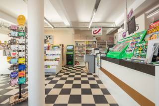 Veelzijdige gebouw op een perceel van 509 m² met een bewoonbare oppervlakte van 140 m² voor het appartement en een handelszaak van 174m2. Dit pand...