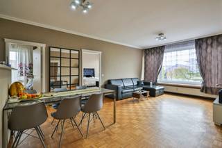 <p><span><span><strong>2-bedroom apartment with garage</strong></span></span></p><p> </p><p><span>Conveniently located at </span><span><span><strong>Kruishofstraat 146</strong></span></span><span> is this well-kept apartment of approx. </span><span><span><strong>80 m²</strong></span></span><span> in a building with elevator. The property features a bright living room, kitchen, bathroom and </span> 2<span><span><strong>full bedrooms</strong></span></span><span>.</span></p><p> </p><p><span>Additional asset is the </span><span><span><strong>separate cadastral plot</strong></span></span><span>, ideal for parking </span><span> </span><span>Suitable for own occupation or as an investment. Good accessibility near stores, public transport and approach roads.</span></p><p> </p><p><span><span><strong>Advantages</strong></span></span></p><p> </p><p>✔<span> 2 full bedrooms</span></p><p><span><span>✔</span></span><span> living space approx. 80 m²</span></p><p><span> building with elevator</span></p><p><span><span>✔</span></span><span> central heating</span></p><p>✔<span><span>s</span></span><span> eparate pitch included</span></p><p><span><span>✔</span></span><span> interesting investment</span></p><p><span> good accessibility</span></p><p> </p>