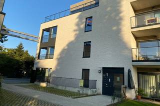 Assistentieflat gelegen in het prachtige groene complex Institut Moderne, op wandelafstand van station Gent Sint-Pieters en nabij grootwarenhuizen...