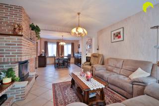 Op wandelafstand van het centrum van Kontich bieden wij u deze instapklare gezinswoning (158m²) aan met 3 ruime slaapkamers. De woning werd in...