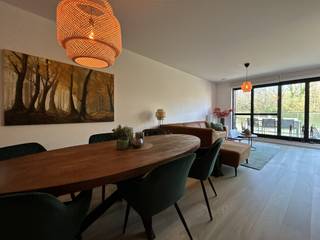 Dit ruime, moderne duplexappartement van 132 m² combineert luxe, comfort en absolute rust. Gelegen op wandelafstand van het centrum van...
