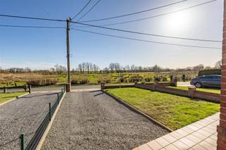 HALFOPEN WONING MET GARAGE OP 464M²  OP TOPLIGGING IN DENTERGEMBen je op zoek naar een centraal gelegen halfopen woning met uiterst rustige ligging...