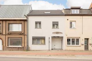 Recent gerenoveerde woning met drie slaapkamers en garage te Elewijt Deze gerenoveerde woning met drie slaapkamers en de mogelijkheid tot nog twee...