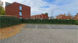 AUTOSTANDPLAATS te koop in de Witte Molenstraat 17 ( ter hoogte van nr. 27) in Sint-Michiels Brugge. Een praktische ( extra ) parkeerplaats voor de...