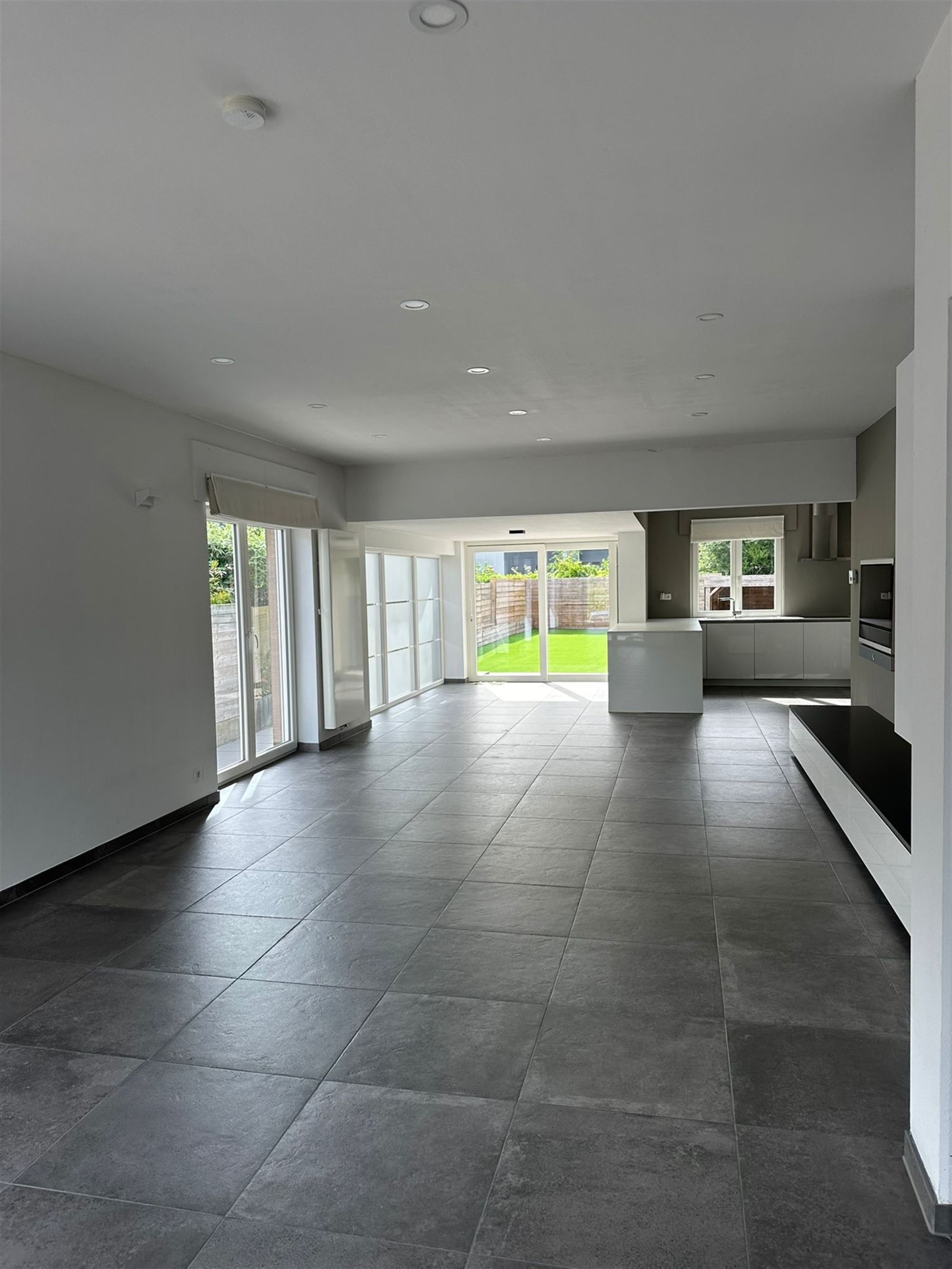 Ruime bungalow met volledig onderkelderde werkruimte - foto 3