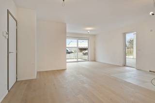 Kom dit project ter plaatse ontdekken tijdens het Nieuwbouwweekend op zaterdag 25/04 tussen 10u en 10u45!Laatste appartementen te koop!Dit gelijkvloers nieuwbouwappartement met 2 slaapkamers is te koop in residentie Albert &amp; Jerome in het centrum van Desselgem. Het appartement heeft een woonoppervlakte van 89m² en geniet van een aangename zuidgerichte tuin met terras van 65m². Dit appartement kan verder afgewerkt worden naar keuze van de koper.INDELINGinkomhal - apart toilet - woonkamer met open keuken - berging - kamer 1 - kamer 2 - badkamer - berging - tuin met terrasEr zijn bovengrondse autostaanplaatsen, garageboxen en fietsenbergingen te koop. Mogelijk tot aankoop aan 6% btw! Residentie Albert &amp; Jerome is een nieuwbouwproject op centrale ligging, (Liebaardstraat 180-206) te Desselgem bestaande uit 22 energiezuinige appartementen en een handelsruimte. Elke unit zal verwarmd worden met een warmtepomp (geothermie). Deze appartementen zijn een ideale investering door hun ligging en de oppervlaktes!