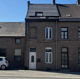 Goedgelegen woning met STADSTUIN; 3 SLK en zonnepanelen. INDELING: leefruimte, eetplaats, keuken, veranda en stadstuin, handige kelder. Op...