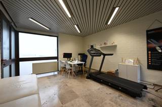 Deze ruimtes bevinden zich op een uitstekende locatie in Roeselare, met een vlotte bereikbaarheid dankzij de nabijheid van de Ringlaan (R32)...