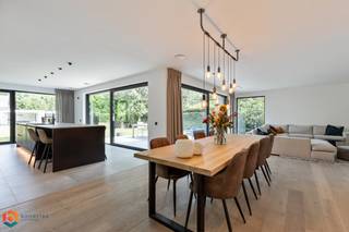 Op een unieke, groene locatie in Keerbergen vind je deze prachtige en tijdloze villa, gelegen op een mooi perceel van 2033 m². Deze...