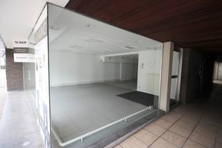 Handelspand was ingericht winkel, daarna als kantoorruimte, dus heeft met ander woorden verschillende mogelijkheden dankzij de mooie grote ruimte...