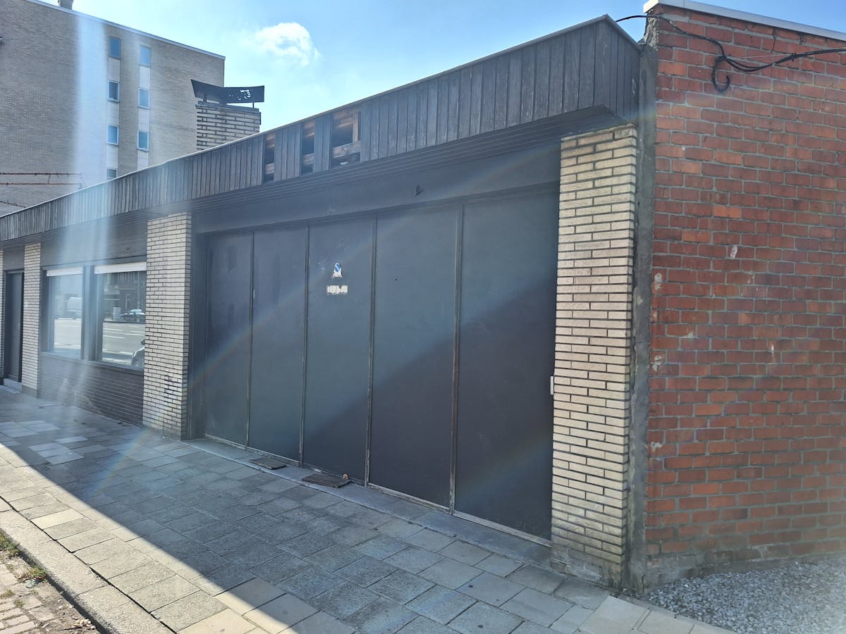 Warehouse of approx. 70 m² for rent near the center of Roeselare - photo 2