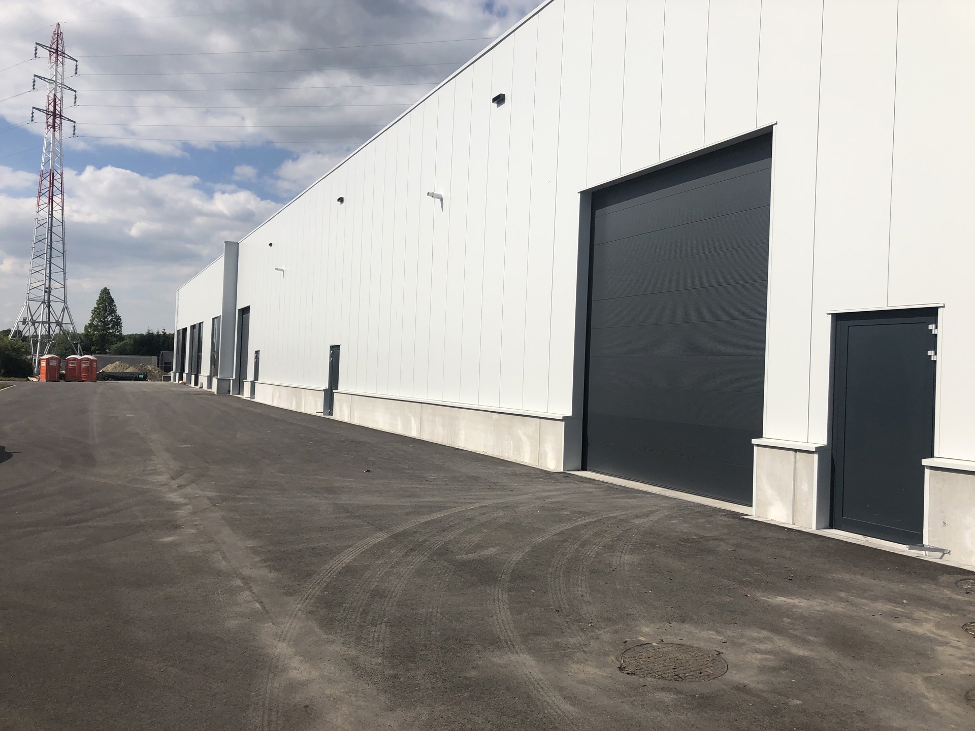  Magazijn met kantoorruimte en showroom (Unit 18A) te huur. - foto 3