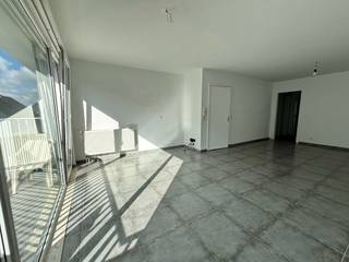 Dit charmante appartement, gelegen in het hart van het dorpscentrum van Appels, biedt een perfecte combinatie van comfort en locatie. Het bevindt...