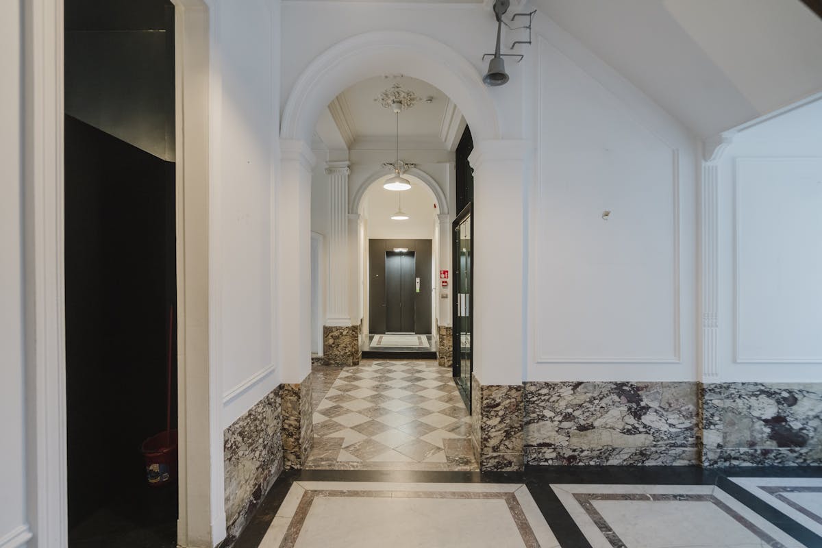 Imposante herenwoning / kantoorgebouw te koop in Kortrijk - foto 3