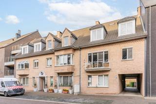 Dit leuke duplex appartement bevindt zich op de bovenste verdieping van een kleinschalige residentie met slechts 9 wooneenheden, gelegen in...