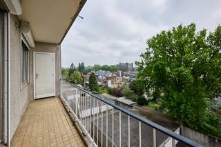 Dans une Résidence de style, située dans un quartier résidentiel, vous trouverez cet appartement prêt à emménager au 4ème étage d'un immeuble...