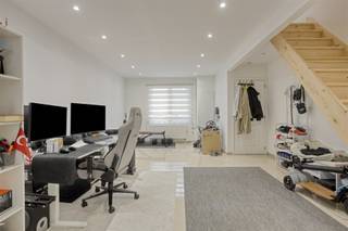 Verzorgde, volledig gemoderniseerde woning in Willebroek! Ontdek deze instapklare woning met een bewoonbare oppervlakte van ca. 118 m², waar...