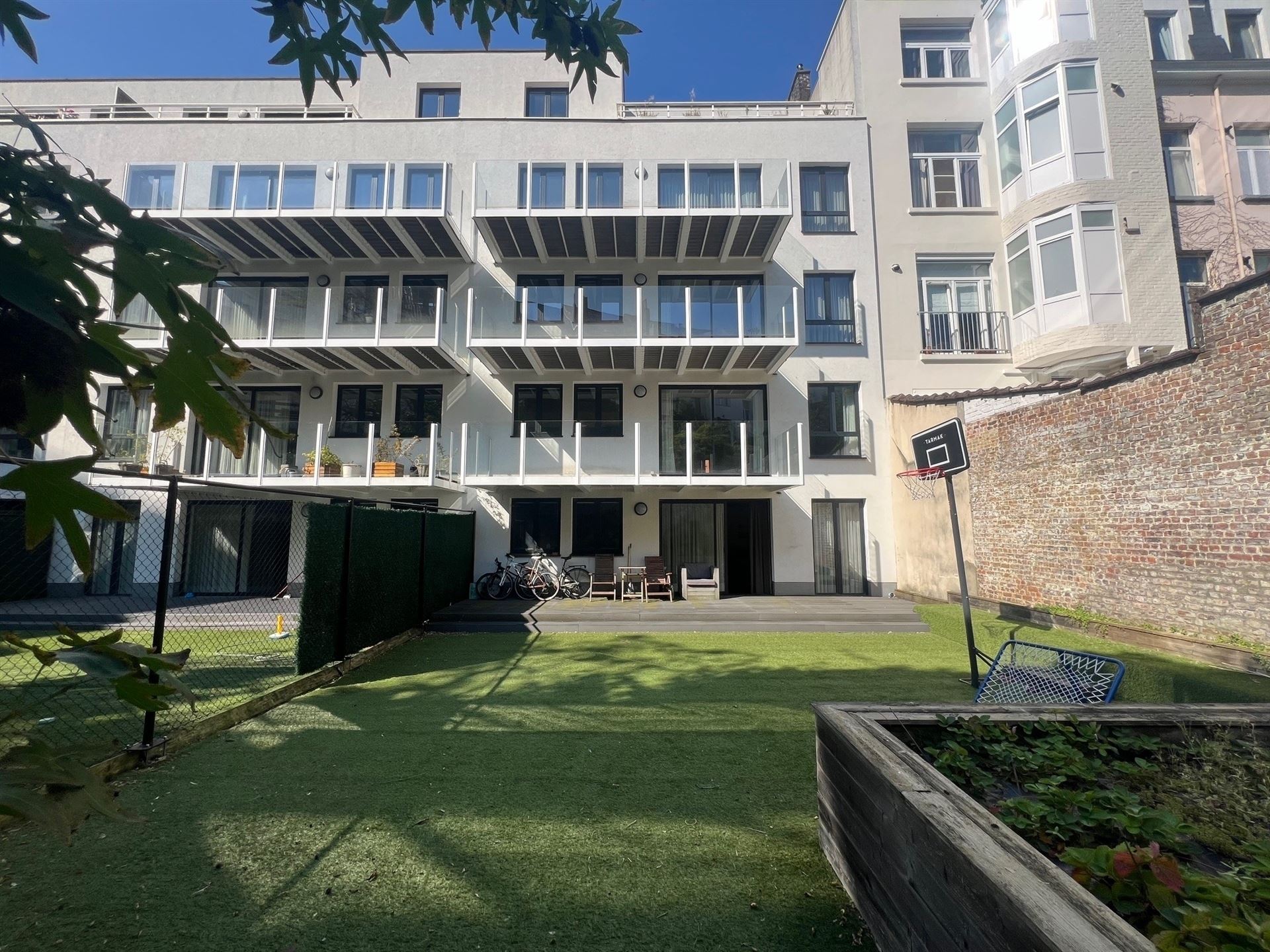 Prachtig recent 2 slaapkamer appartement in de Europese wijk - foto 2