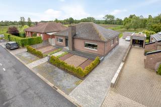Are you looking for a quietly located home with a beautiful, open view of meadows? This charming and detached house for sale in Geel offers you...