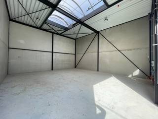 Nieuwbouw KMO-unit met een oppervlakte van 116 m² gelegen in ambachtelijke zone aan de Bevrijdingslaan 112, Dendermonde.Inclusief 1 parking.Vlotte...