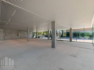 Bent u op zoek naar een unieke kantoorruimte op een <strong>toplocatie met onmiddellijke verbinding naar belangrijke snelwegen</strong>? Dan is deze kantoorruimte van 511 m² op het gelijksvloer van de innovatieve en <strong>hypermoderne bedrijvencampus 'O-Forty'</strong> precies wat u zoekt. Gelegen naast op- en afrit 9 Oostkamp én met visibiliteit langs de E40 biedt deze ruimte een uitstekende bereikbaarheid.<br /><br />De kantoren zijn casco+ afgewerkt met klimaatplafond en tapijttegels. U kunt ook gebruik maken van de gemeenschappelijke refter/ontspanningsruimte en extra vergadermogelijkheden (en seminarie ruimtes) in toren 'B'. <br /><br />Deze bedrijvencampus biedt nog vele andere voordelen, zoals een event space, coworking space, foodbar, fitness, padel, badgesysteem, pakjesmuur en ruime boven en ondergrondse parkeermogelijkheden. Onmiddellijk beschikbaar!<br /><br />Neem contact op met <strong>PANORAMA B2B</strong> voor bijkomende inlichtingen, plannen of een vrijblijvend plaatsbezoek via <strong>0479 70 70 73</strong>.